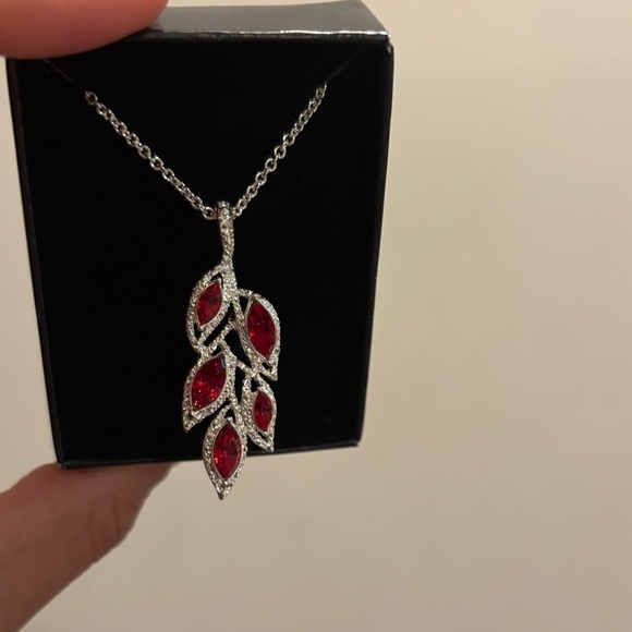 Elegant Red and Silver Jewelry Set - Picture 4 of 5